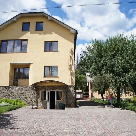 Oriyana Bed & Breakfast Skole